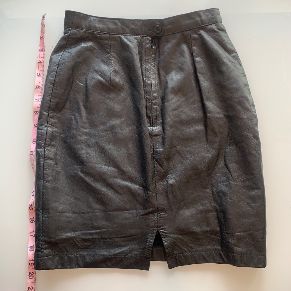 Vintage 70's fine leather mini skirt - Picture 3 of 8